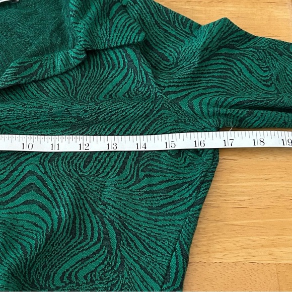 ZARA Green Animal Print Women's Button Down Top - Picture 8 of 9